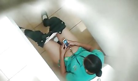 Pievilcīga latina pieauga par dzimumlocekļa mišićavog vīrieti pornici divos