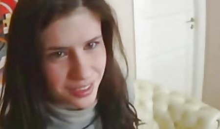 Noskatieties šo porno ar pornici zem tusem savu draudzeni