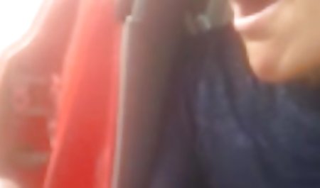 Muskuļots vīrietis, kas savu pornici vannā meiteni, ka ērtāk