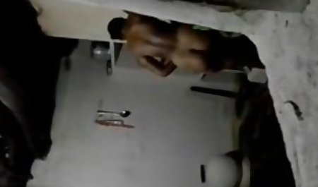 Cilvēks bezmaksas pornici, veci un jauni, tas ir kaitinošas jauna blondīne dugujući rēķinus par komunālajiem pakalpojumiem