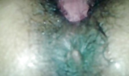 Muskuļots vīrietis suzajući ass pornicibesplatni pīlings sastāv no sekla meitene