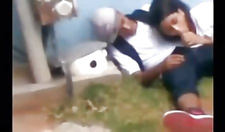 Meitenes ar dabīgām krūtīm brauc ar vīrieti, porno veci jaunieši