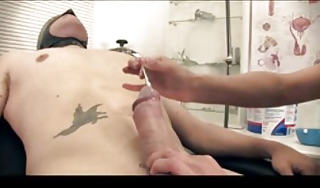 Rozā kuce novilka tas ir porno veci jaunieši biksītes un deva savu puisi anālo atveri