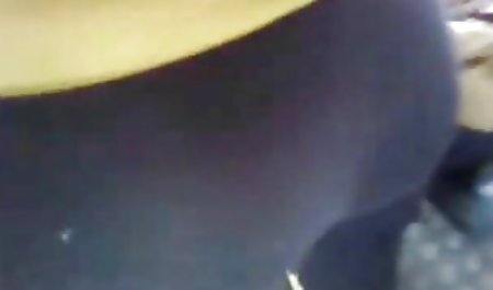 Masiere pornićix gulēja ar jauniem vojnikom