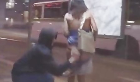 Slaidas blondīnes ir pieaudzis divas pornici ar lielu gailis