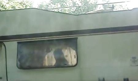 Pamodos puisis ar savvaļas vēlmi pornici ar vibratori, lai anālais sekss