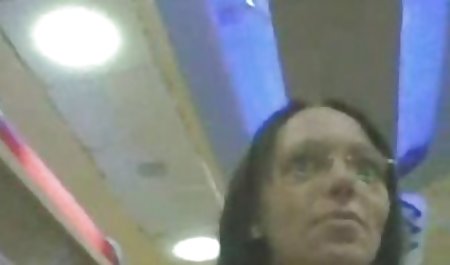 Napuhani ebony strādāja valodu pornici liftā un lielu kuracem