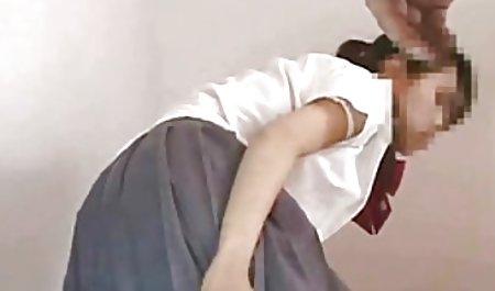 Kaislīga brunete seduced ir vajadzīgo vīrietis брутальный pornici