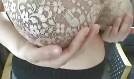 Divas greznas drolje pornici ar sirmgalvju brauc masturbirajućeg vīrieti