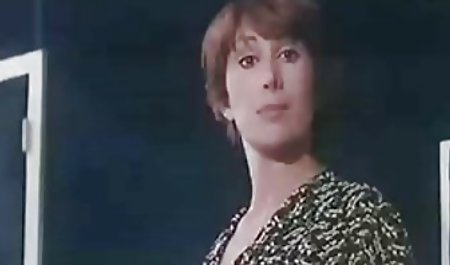 Karstā brunete jūtas vecāka gadagājuma sievietes, porno liels loceklis sēžamvietā