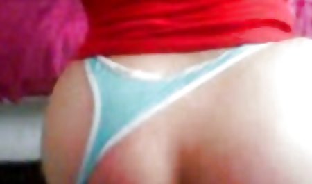Sexy pornici ar vīru reportieris ienāk ģērbtuvē, komandu sportisti