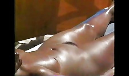 Hahal šturi par kučke no kukurūzas pornici ar dildo